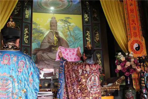 做法事超度亡灵的经文 大师带你看
