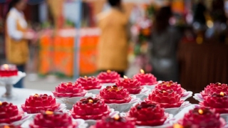 超度法事：中元节给去世的人烧纸希望亲人在另外一边过得好