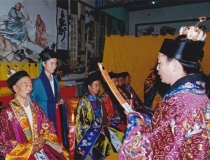 还受生债：老人不还阴债死后不能再次投胎转世