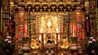 超度法事：超度亡灵供奉纸牌位，帮助亡灵往生转世