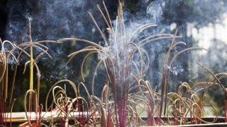 超度法事：正月初一烧香的讲究，烧香之前要沐浴更衣