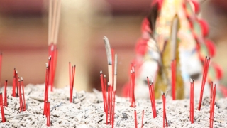 超度法事：烧香灭了代表的含义，香灭了处理之法