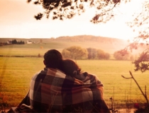 斩烂桃花：斩桃花桃木剑是放在客厅还是卧室，可以根据个人实际情况来决定