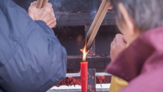 超度法事：中元节给去世的人烧纸习俗文化由来已久