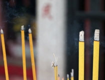 超度法事：烧香好吗？是不是烧很多的香能获得福报