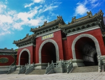 超度法事：烧香的香灰如何处理，被香灰烫到也有寓意