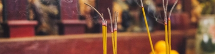 超度法事：当你睡觉的时候梦见烧香有哪些说法，现在就来