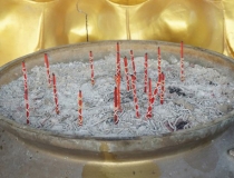 超度法事：供养菩萨烧香祈福，上香需要注意的问题很重要