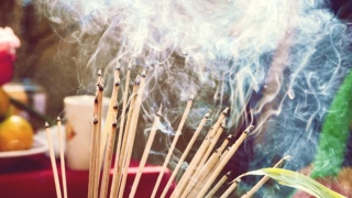 超度法事：烧香是什么仪式？为何拜佛需要烧香