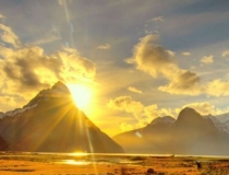 财库财运：你想要财运广进,可以在财位上面供奉财神牌位