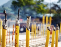 超度法事：烧纸亲人真的收到了吗？烧纸不仅是一个慰藉