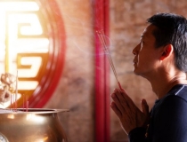 超度法事：教你怎么烧香，经常去烧香拜佛的一定要了解