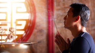 超度法事：教你怎么烧香，经常去烧香拜佛的一定要了解