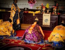 民俗文化：有的甚至经常昏迷过去