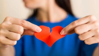 姻缘和合：跟女朋友分手了 多点真心和耐心 助力快速挽回爱情