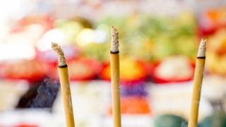 超度法事：梦见烧香拜佛梦见自己烧香拜佛的吉凶