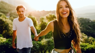 旺姻缘：想寻找合适的真爱，女人戴什么饰品招桃花？