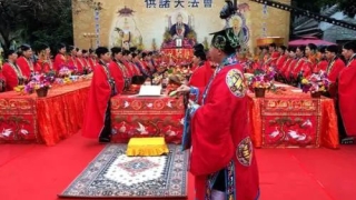 民俗文化：在室外供烟可以消除业障培植福报