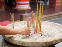 超度法事：除了初一十五，烧香的时间什么时候比较好