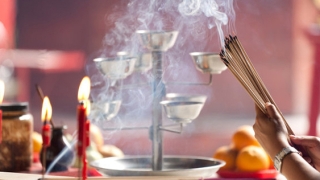 超度法事：不同的人梦见烧香拜佛的含义都不一样
