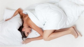 斩烂桃花：抖音桃花斩面包渣马路女是什么梗